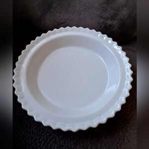 Chantal White Scalloped Ceramic 9" Pie Plate